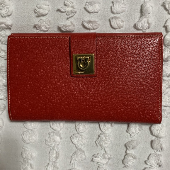 Salvatore Ferragamo Women’s Red Leather Shoulder Bag & Wallet NWT Authentic - Picture 10 of 16